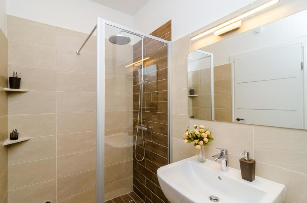Apartment & Room Lady O Дубровник Екстериор снимка